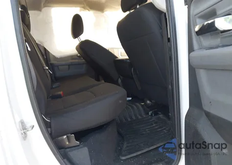 2019 Ram 1500 Classic Warlock 4X4 6'4 Box z USA, uszkodzony, nr VIN 1C6RR7GT5KS741667